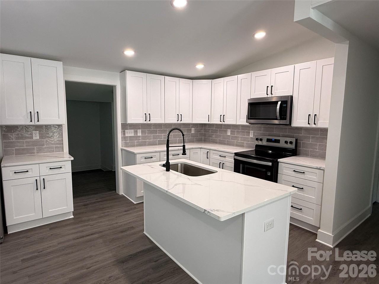 1139 Clanton Rd - Photo 4 of 31