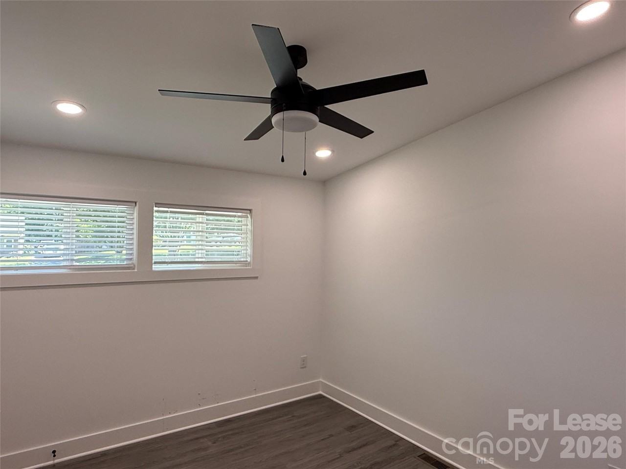 1139 Clanton Rd - Photo 7 of 31