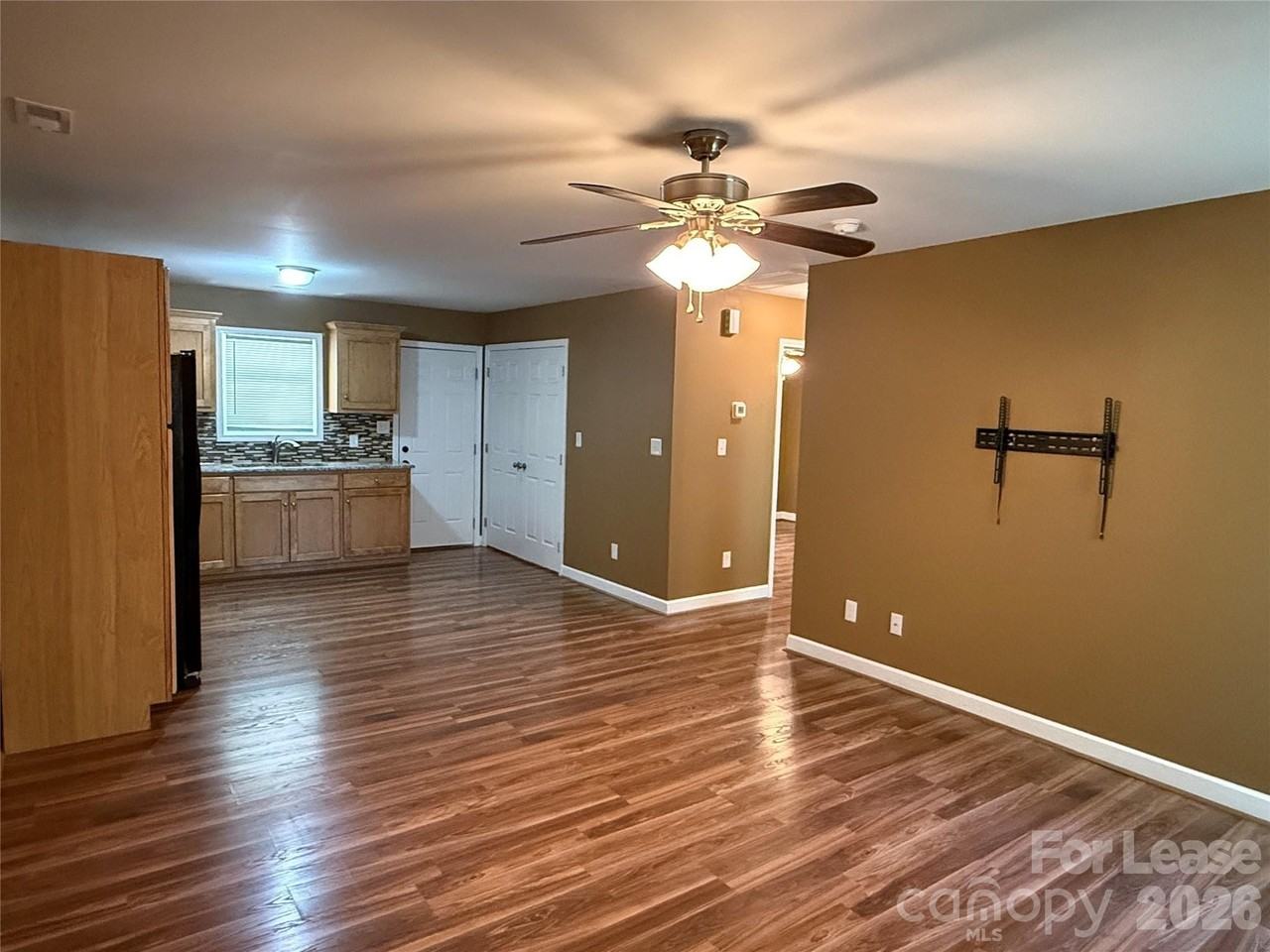 919 N Flint St - Photo 2 of 13