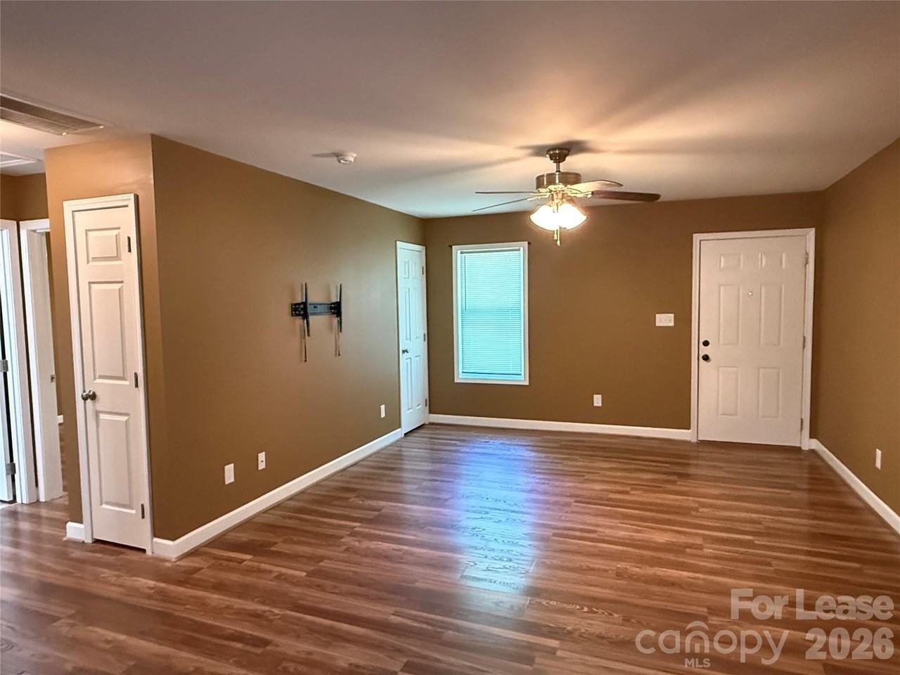 919 N Flint St - Photo 4 of 13
