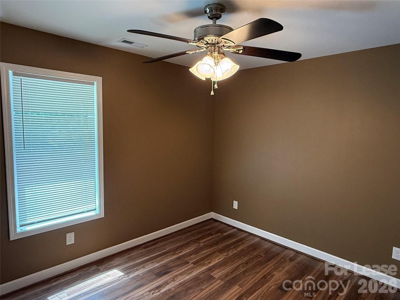 919 N Flint St - Photo 5 of 13
