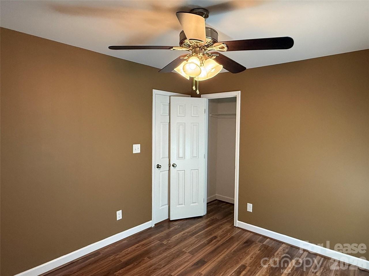 919 N Flint St - Photo 6 of 13