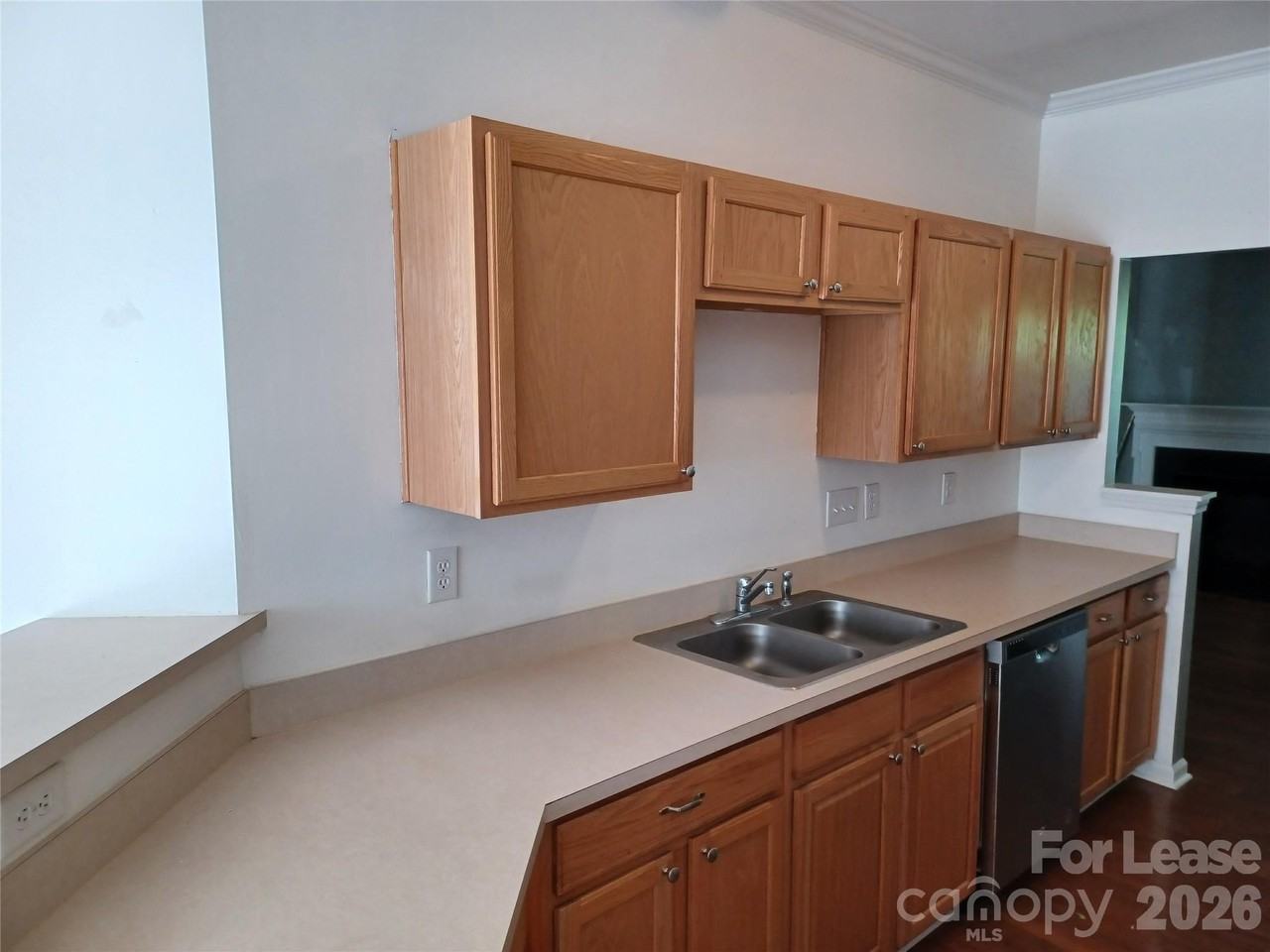 9572 Blossom Hill Dr - Photo 5 of 28