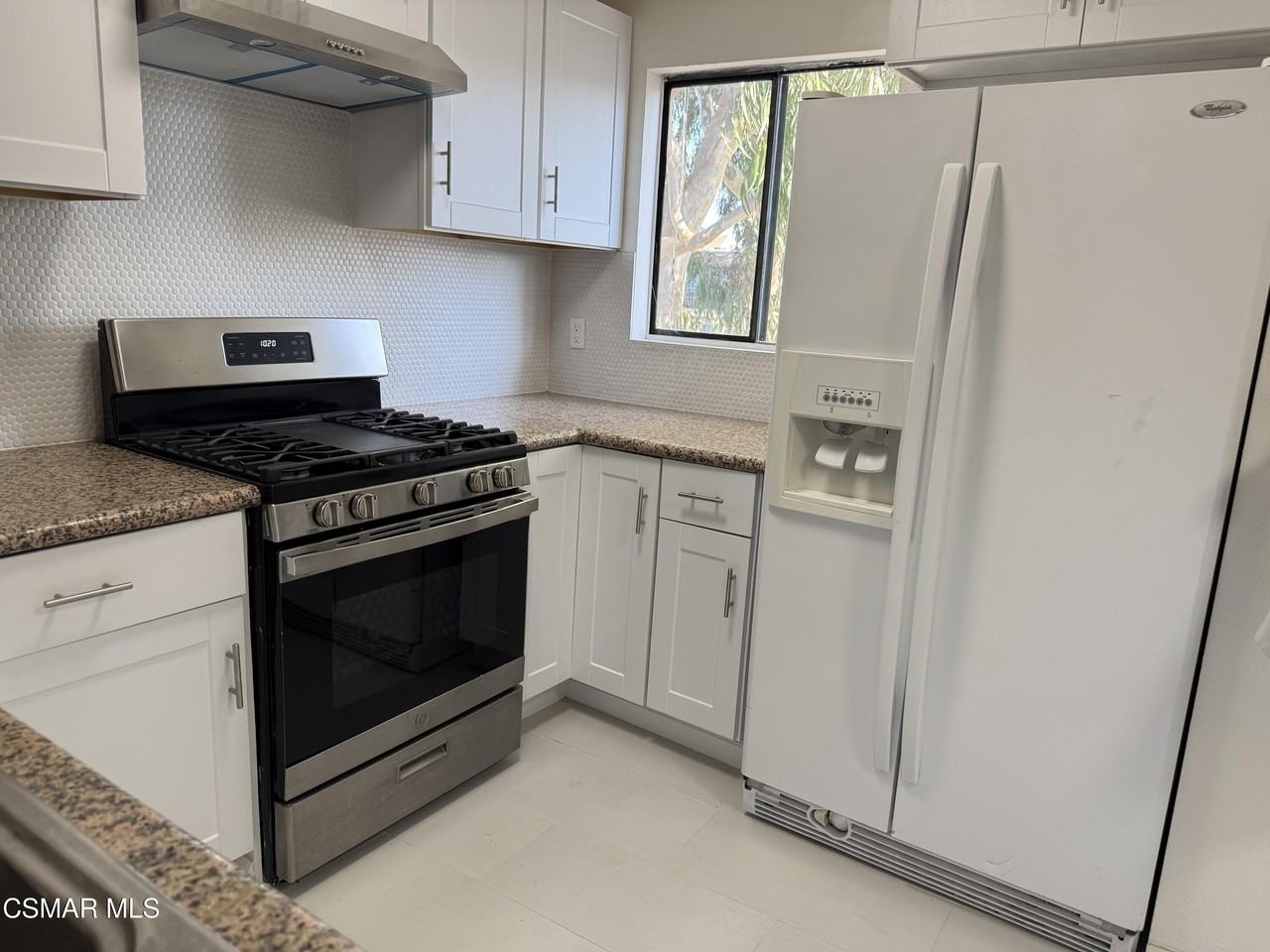 18530 Hatteras St #313 - Photo 5 of 19