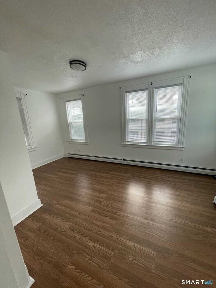 128 Bartholomew Ave - Photo 4 of 12