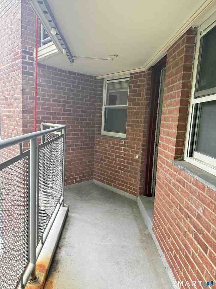 71 Strawberry Hill Ave #416 - Photo 4 of 14