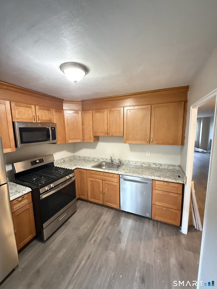 71 Strawberry Hill Ave #416 - Photo 5 of 14