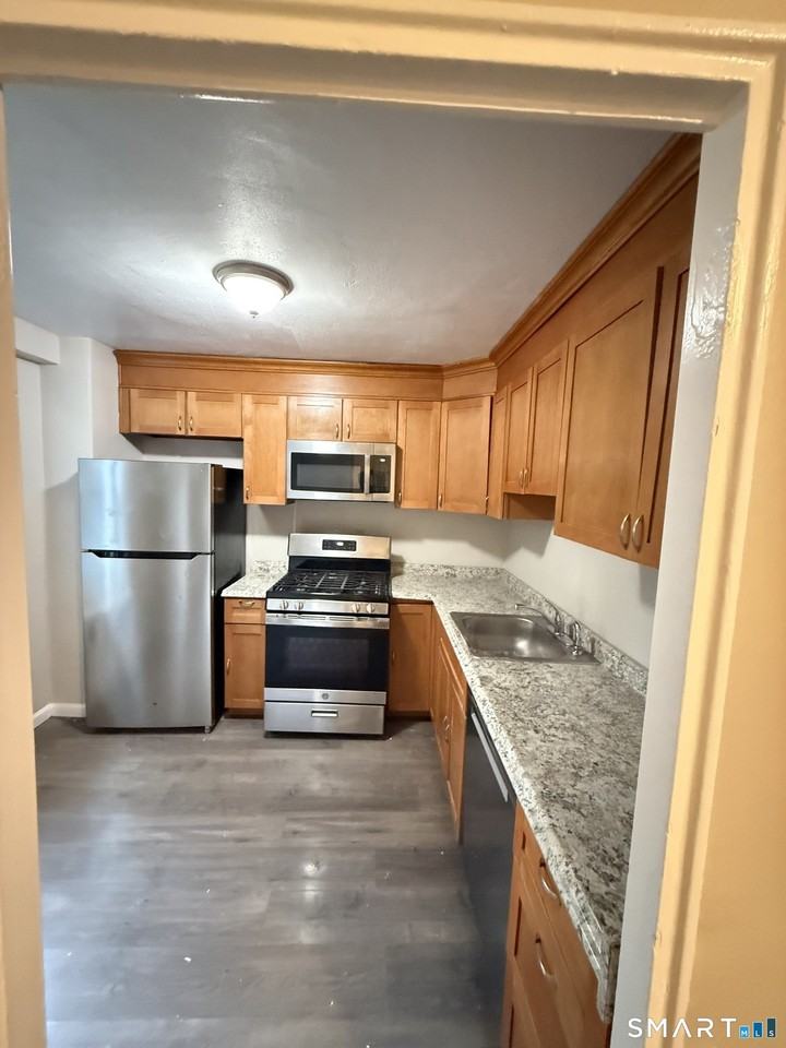 71 Strawberry Hill Ave #416 - Photo 6 of 14