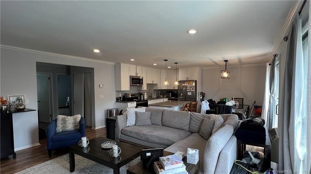 255 Strawberry Hill Ave #E4 - Photo 5 of 14
