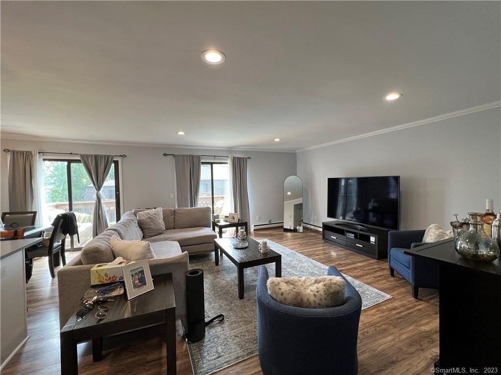 255 Strawberry Hill Ave #E4 - Photo 6 of 14