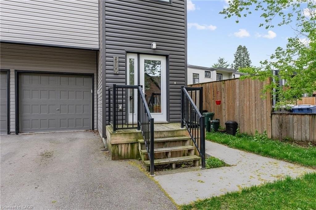 519 Duke St W Uppr - Photo 3 of 30
