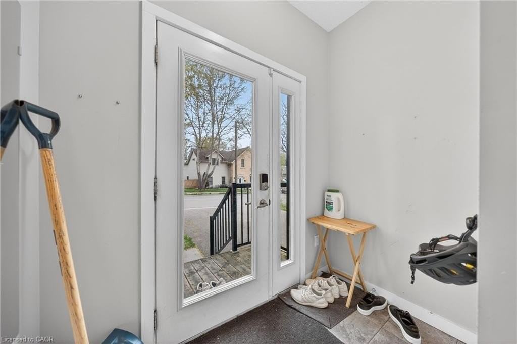 519 Duke St W Uppr - Photo 5 of 30