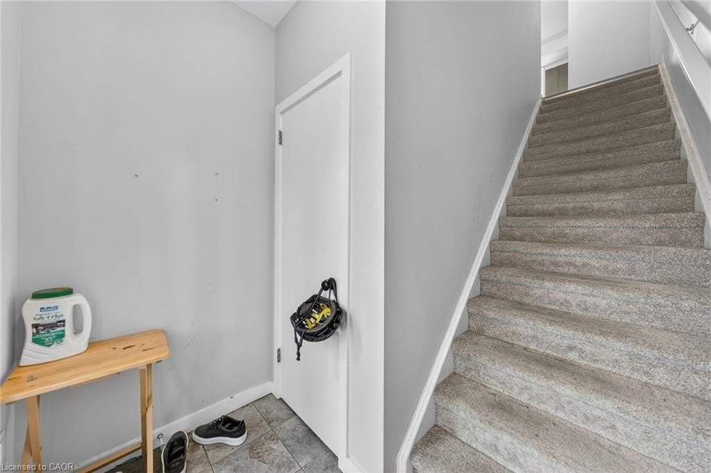 519 Duke St W Uppr - Photo 6 of 30