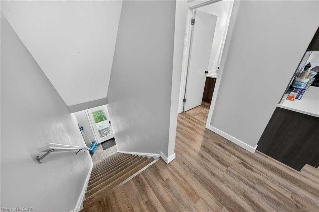 519 Duke St W Uppr - Photo 7 of 30