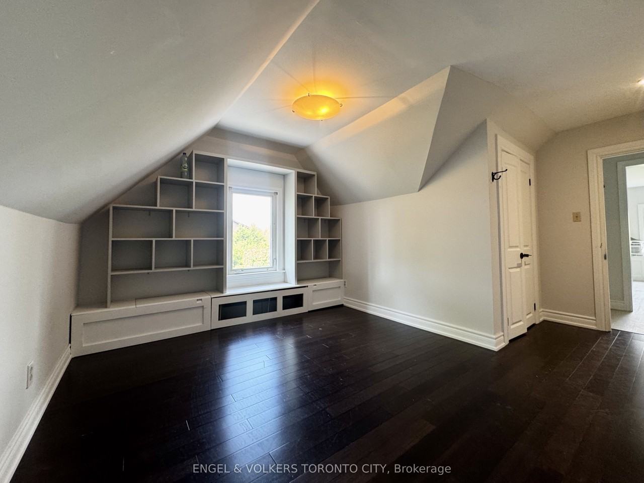 185 Rumble Ave Fl 2 - Photo 2 of 14