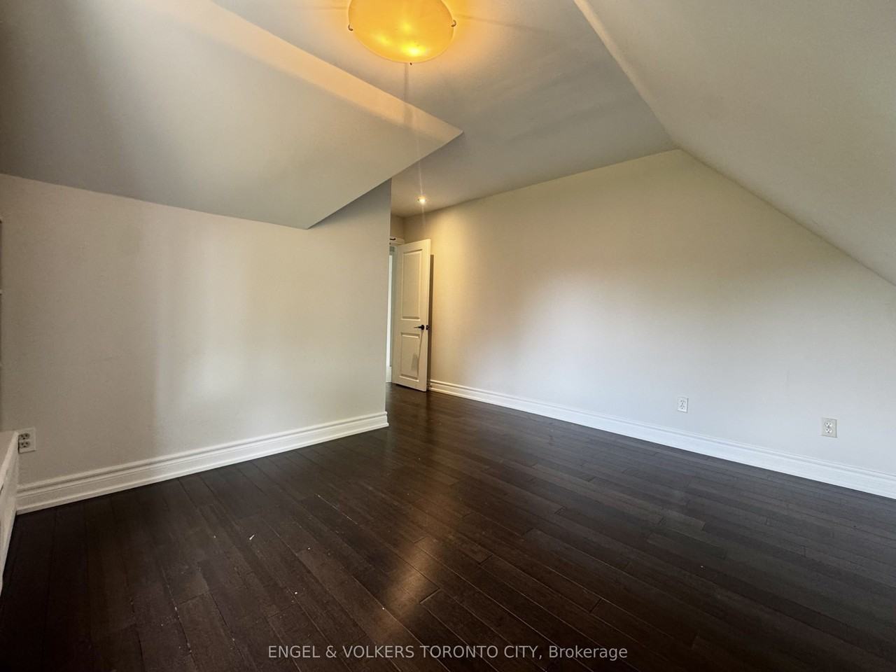 185 Rumble Ave Fl 2 - Photo 3 of 14