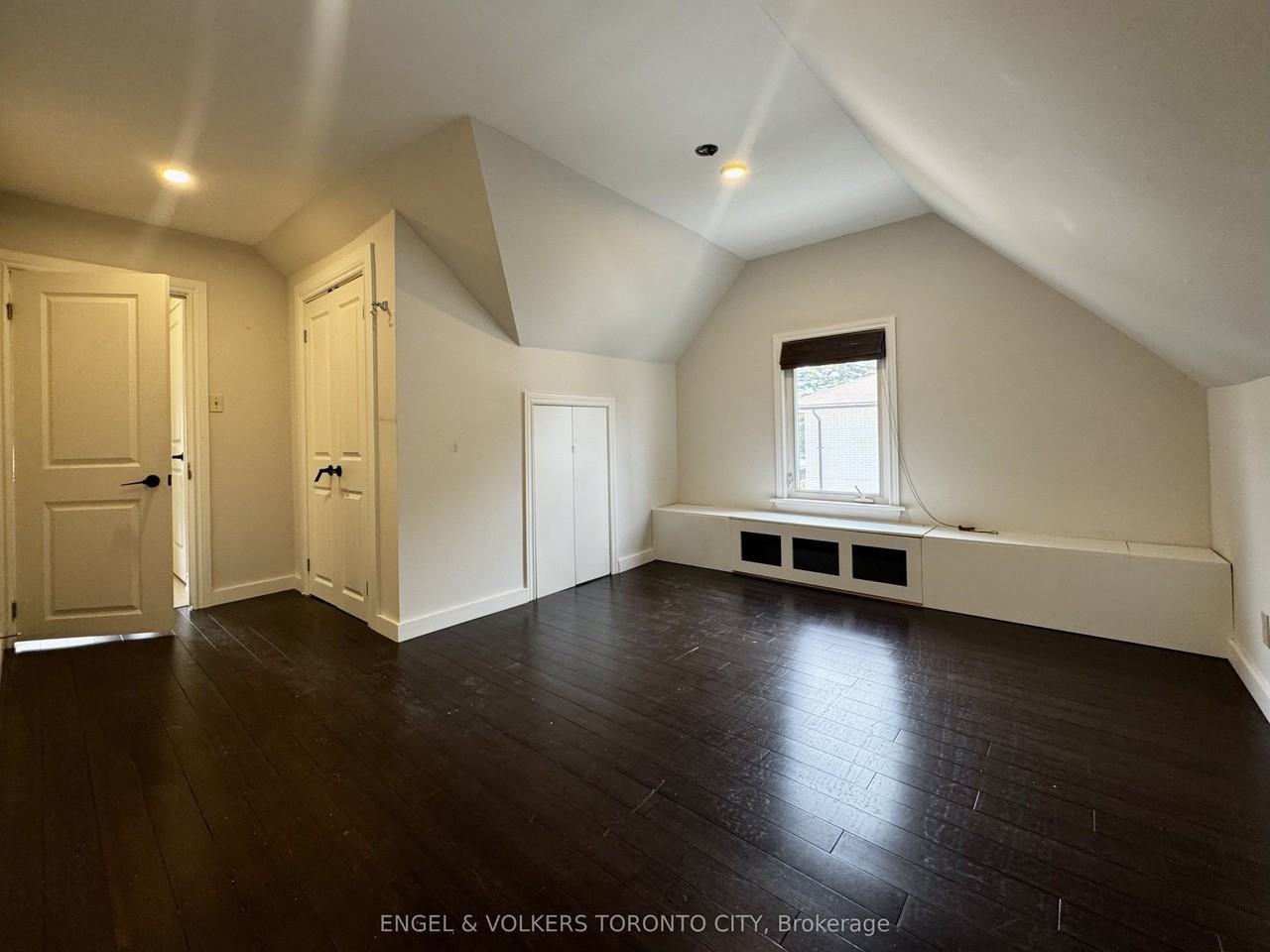 185 Rumble Ave Fl 2 - Photo 4 of 14