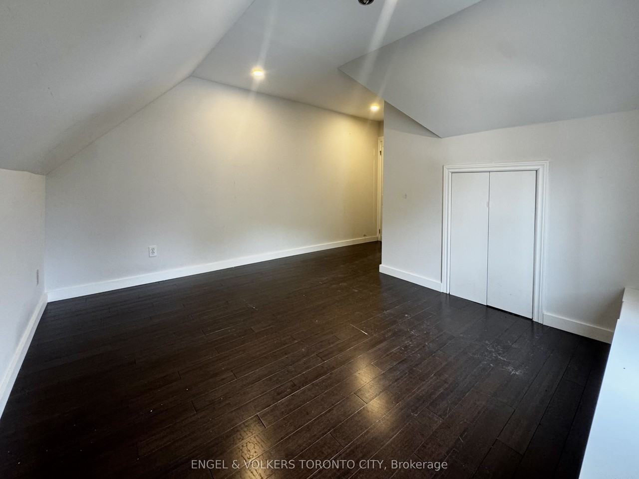 185 Rumble Ave Fl 2 - Photo 5 of 14