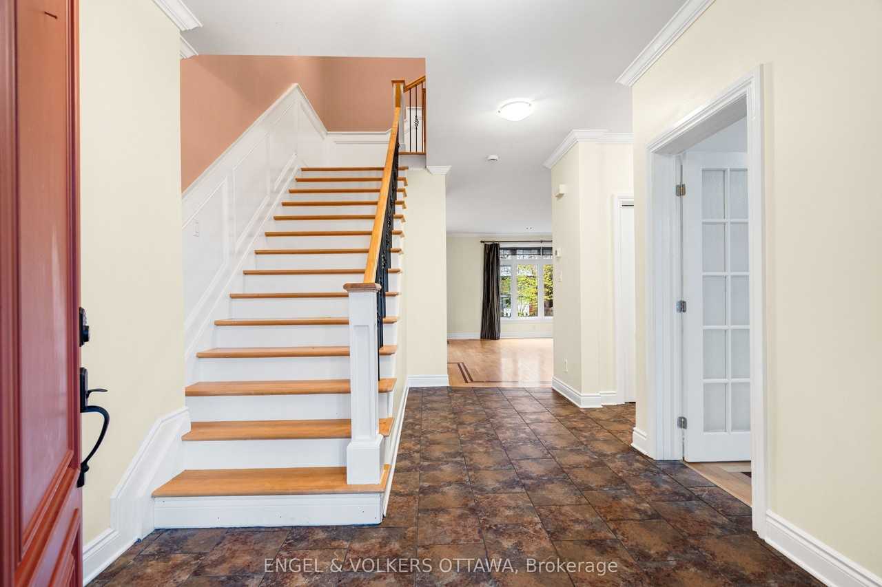 1130 Emperor Ave - Photo 3 of 44