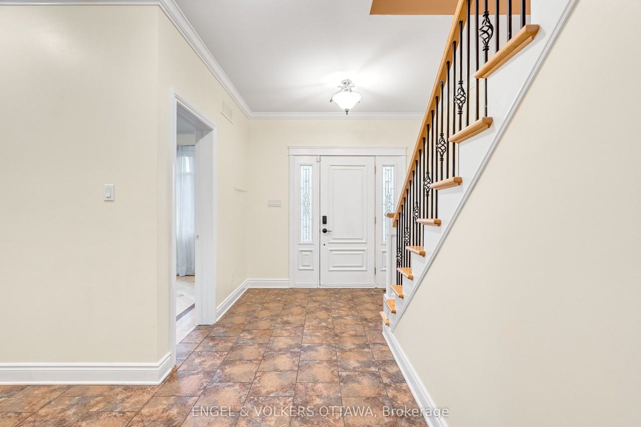 1130 Emperor Ave - Photo 4 of 44