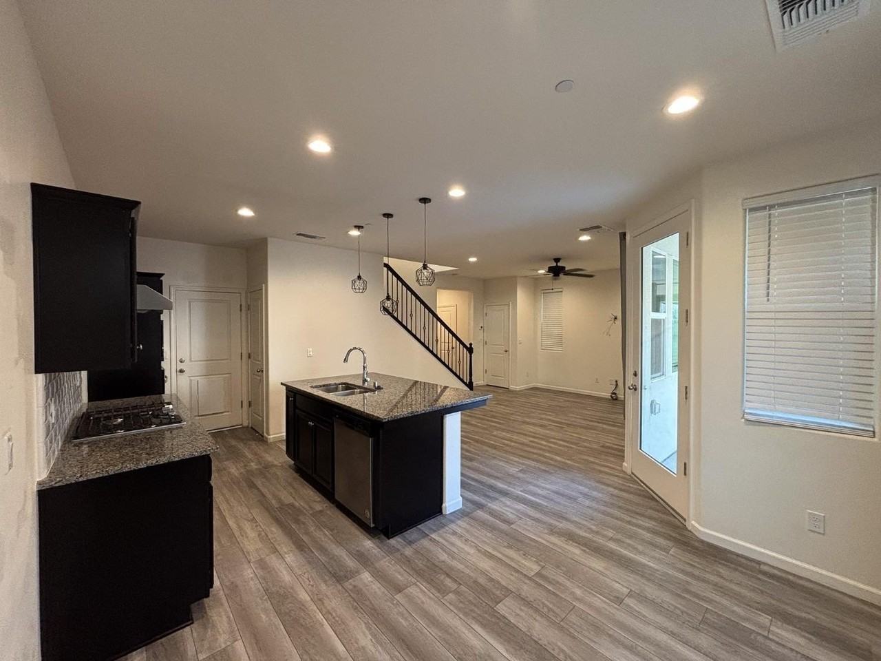 827 Fir St W - Photo 5 of 50