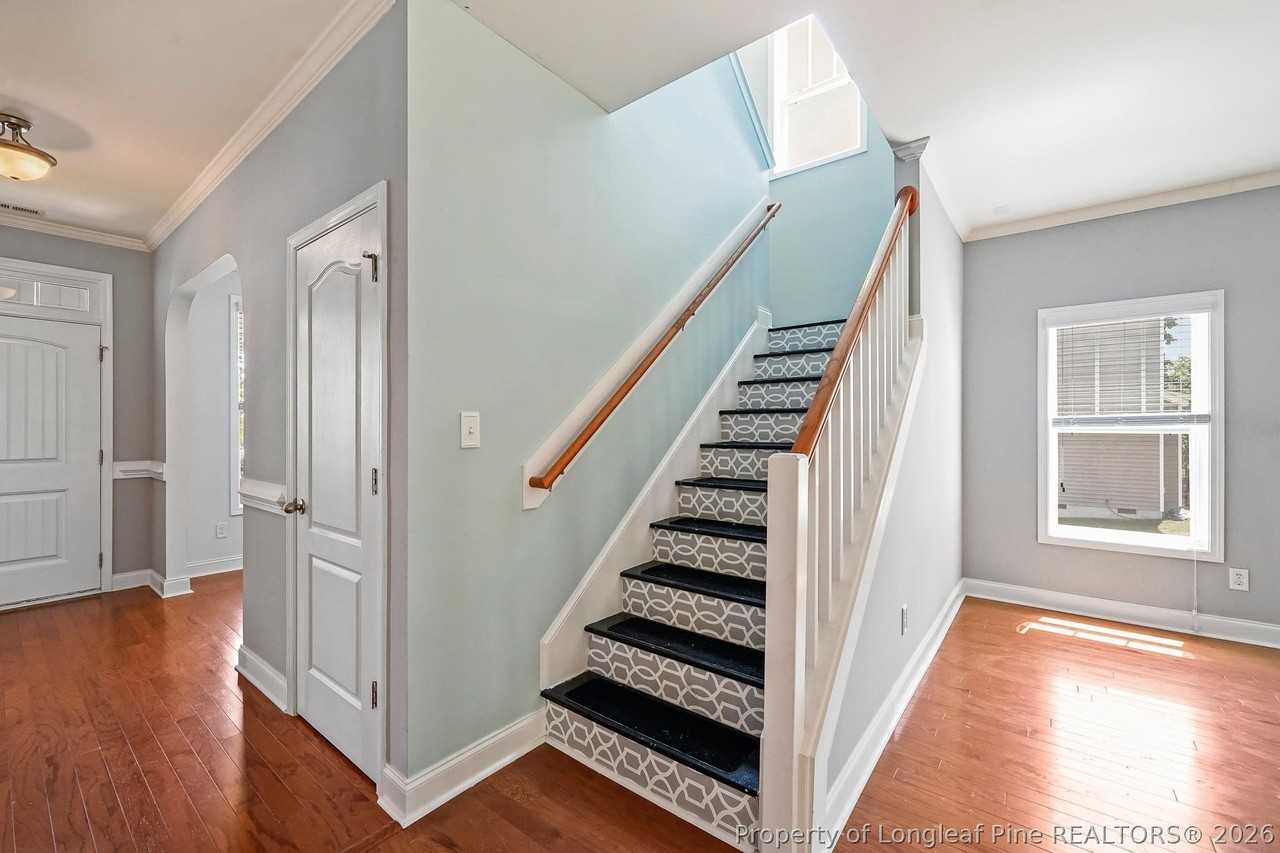 204 Executive Dr - Photo 3 of 32