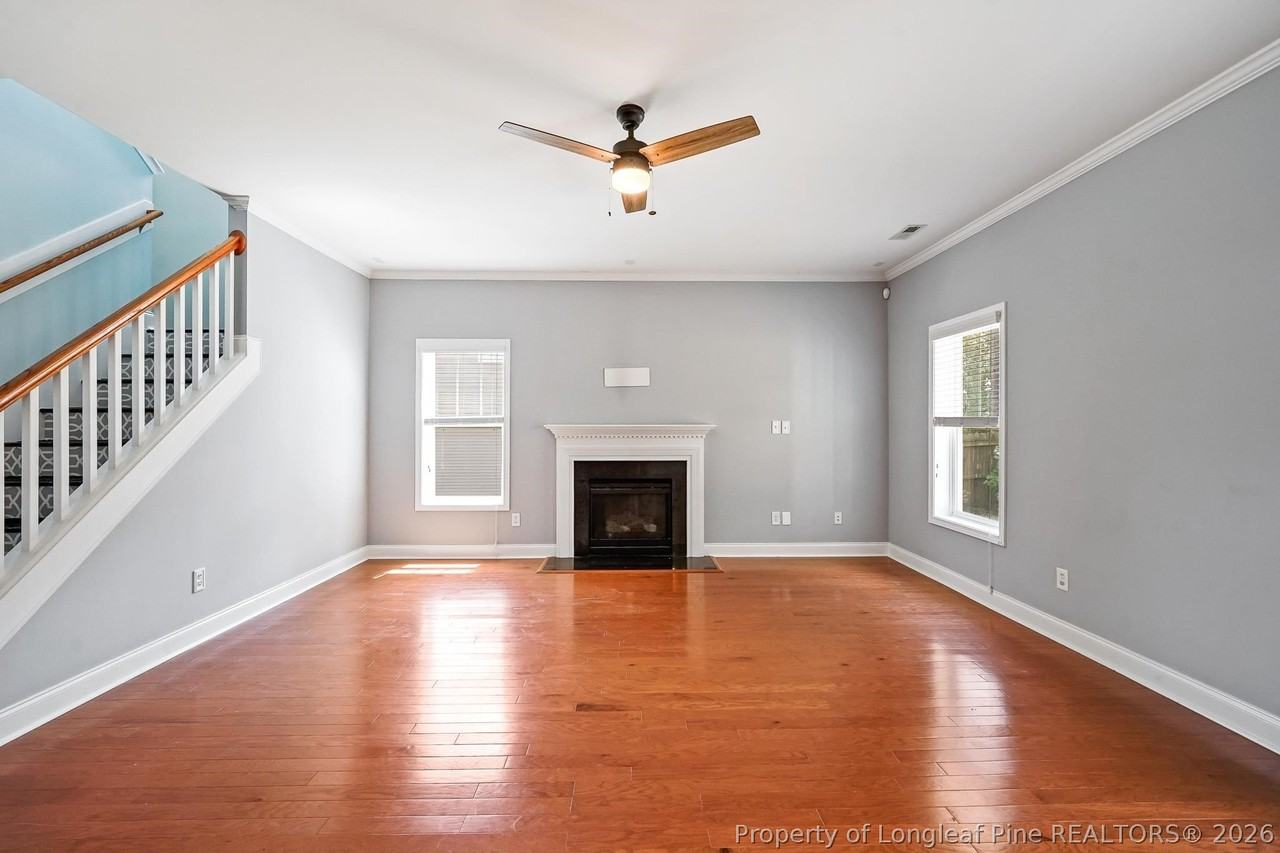 204 Executive Dr - Photo 4 of 32