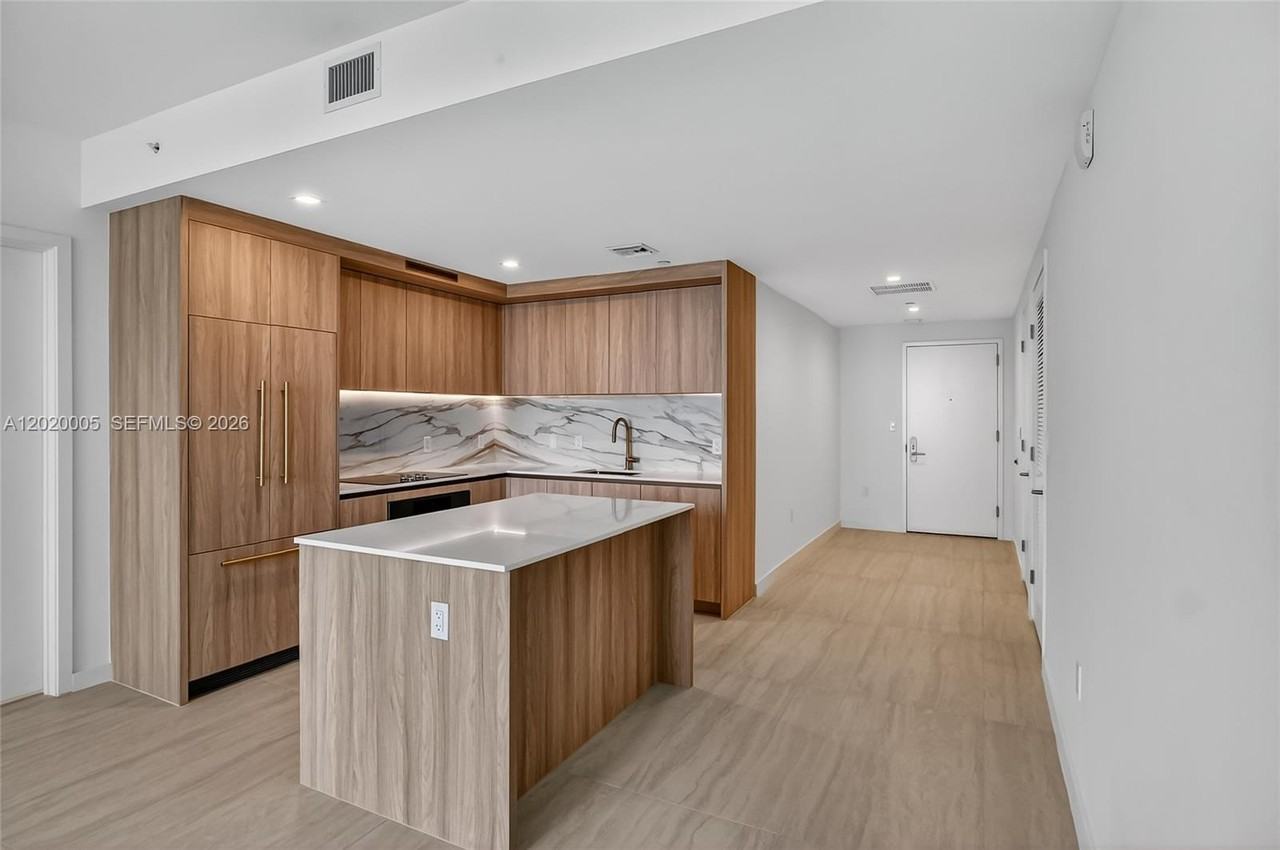 77 5th St #4202 - Photo 4 of 8