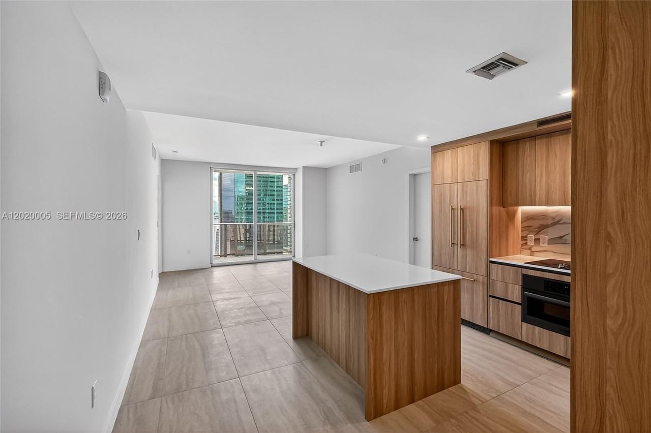 77 5th St #4202 - Photo 5 of 8