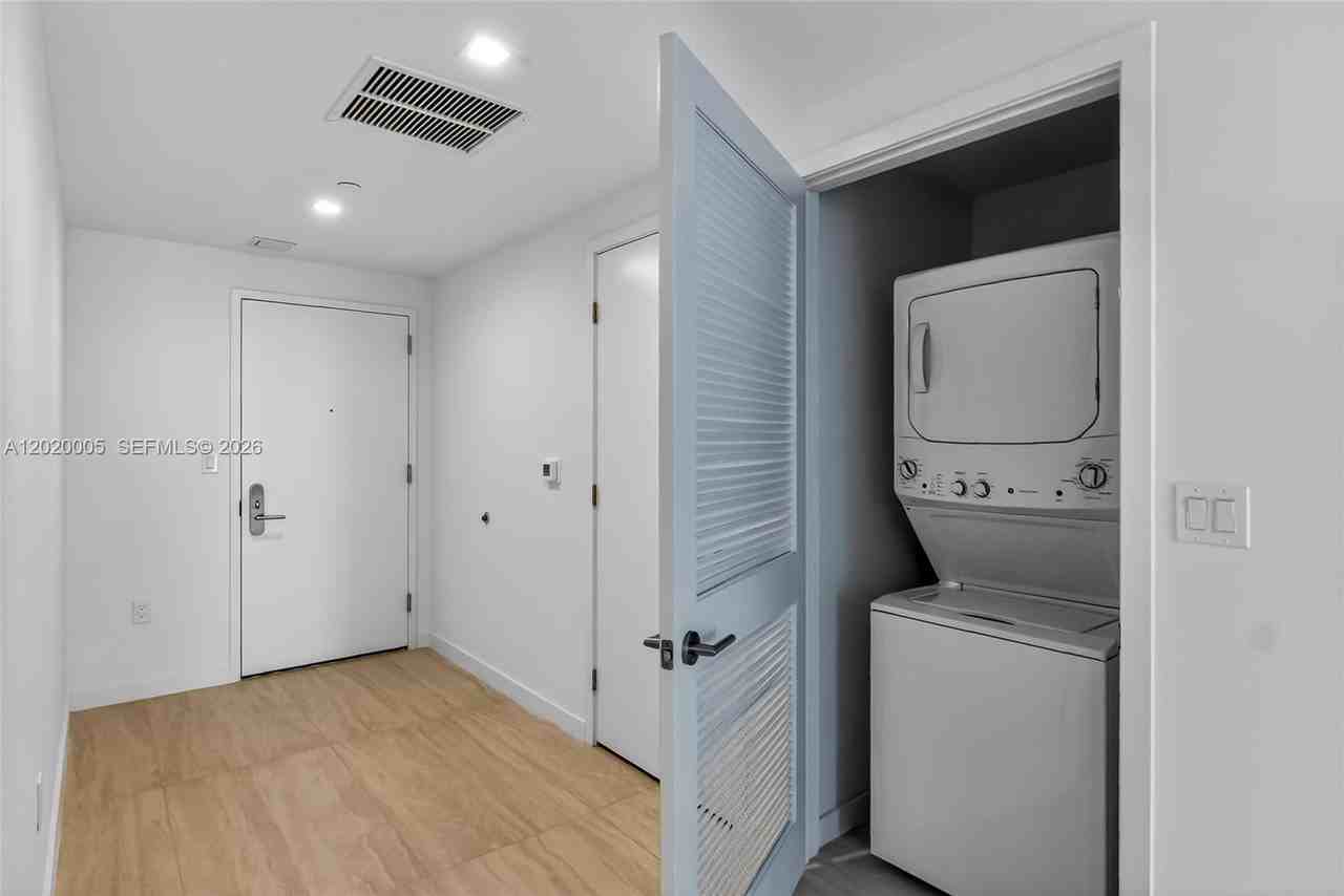 77 5th St #4202 - Photo 6 of 8
