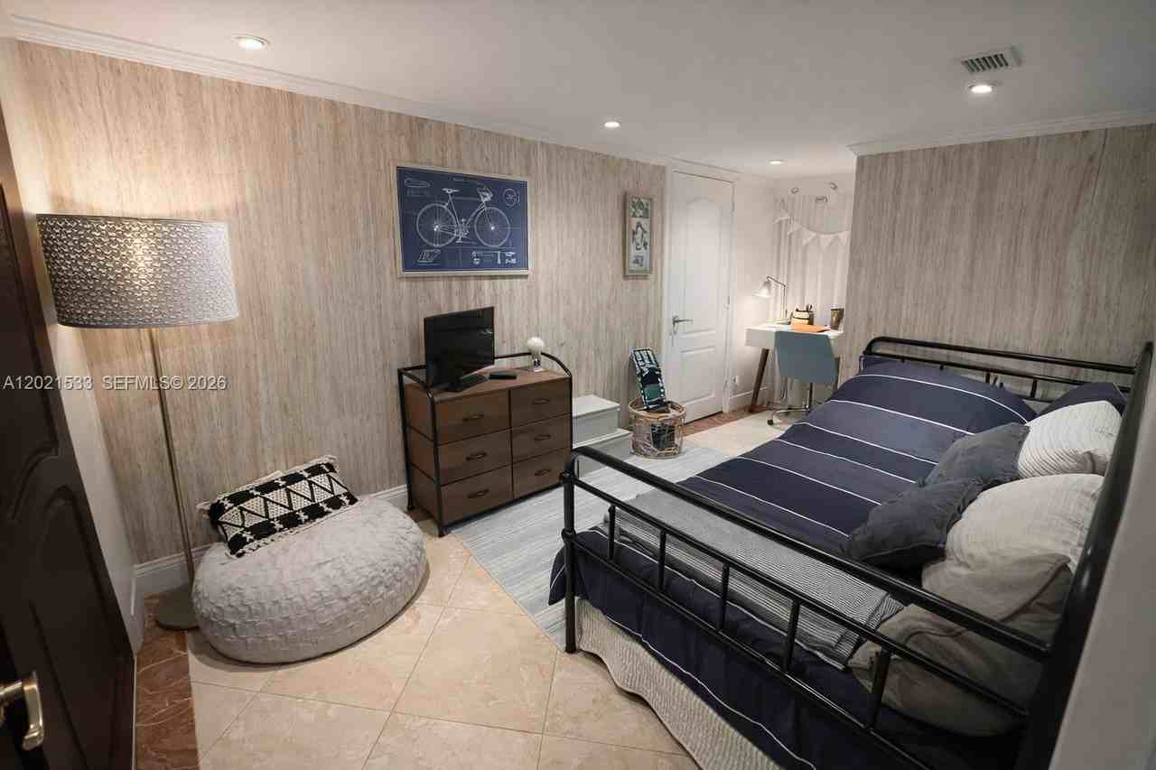 141 Crandon Blvd #331 - Photo 5 of 8