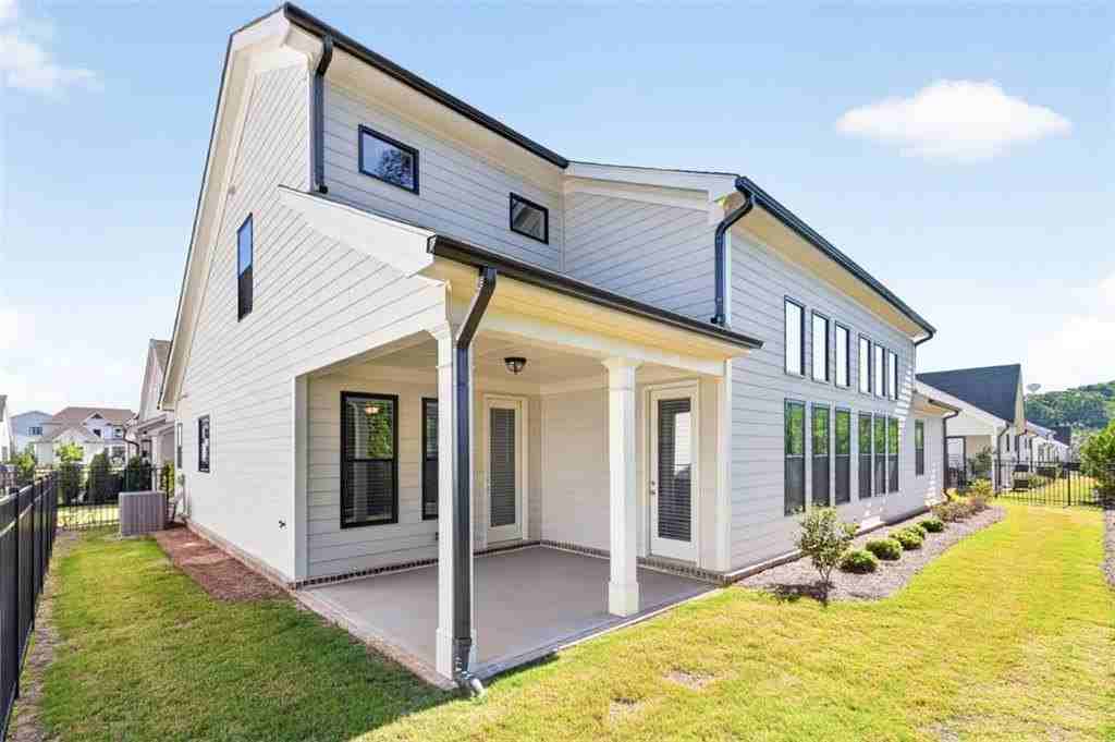 491 Pearl St - Photo 5 of 44