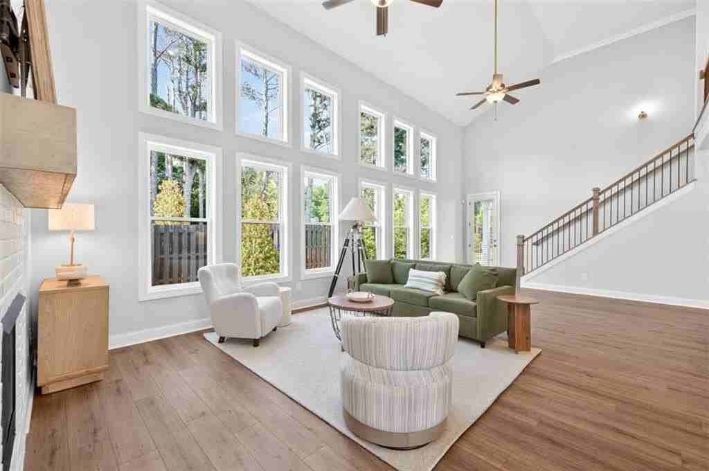 491 Pearl St - Photo 7 of 44
