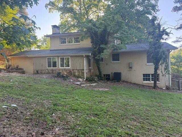2836 Umberland Dr - Photo 2 of 16