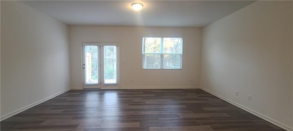 1516 Vernon Blvd - Photo 4 of 14