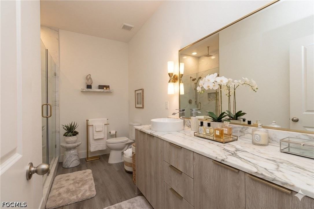 1217 Cellini St E - Photo 5 of 30