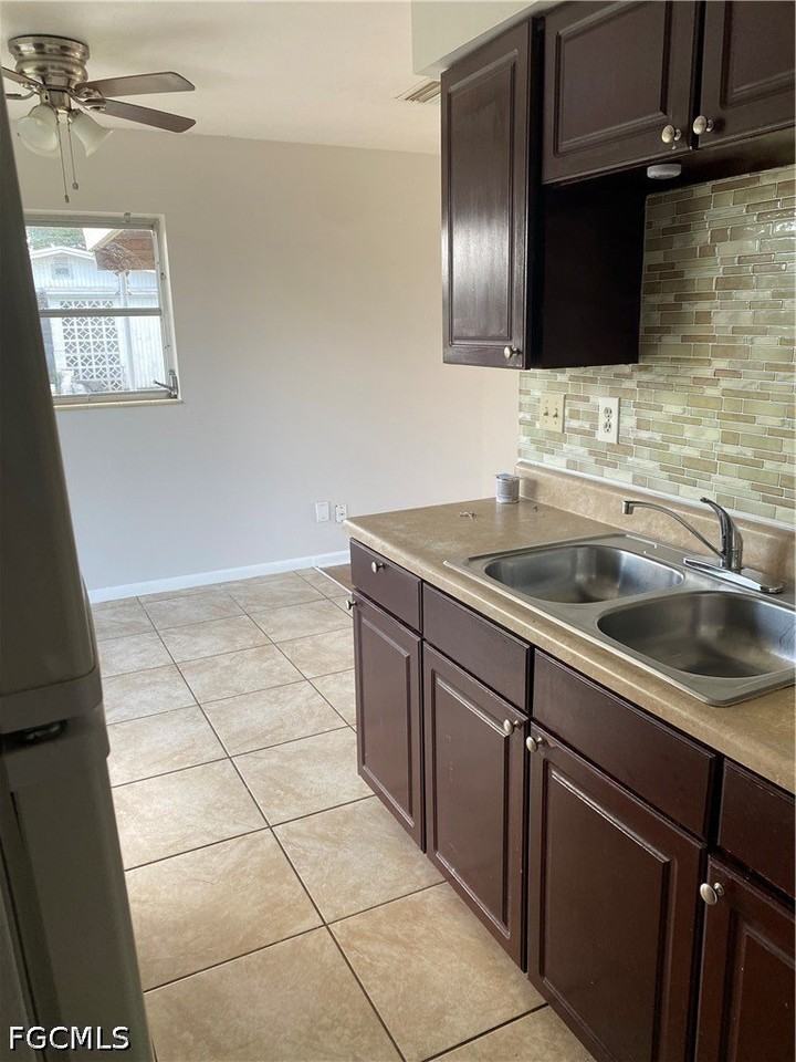 216 Oregon Way - Photo 2 of 12