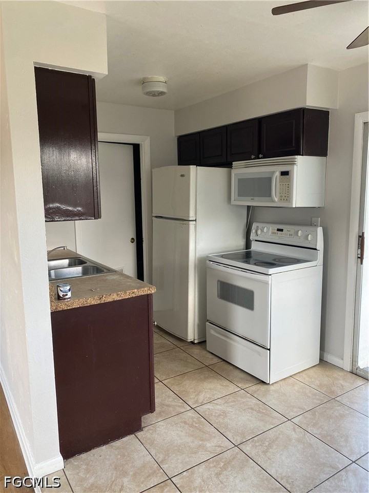 216 Oregon Way - Photo 3 of 12