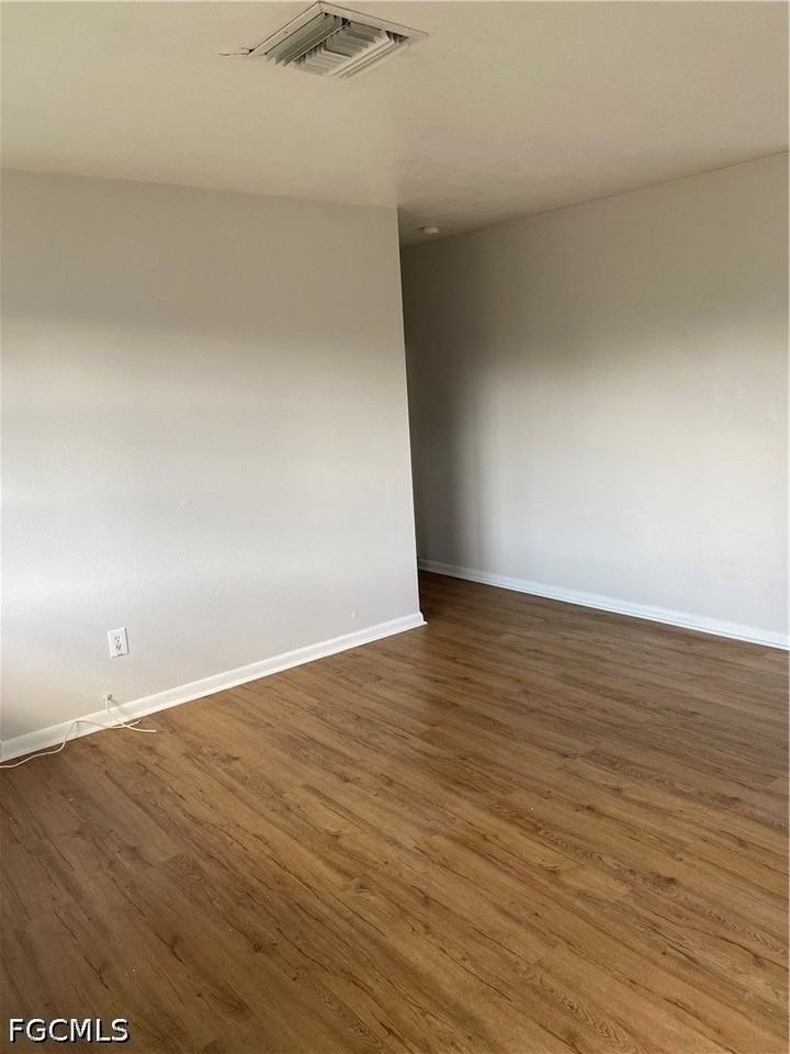 216 Oregon Way - Photo 5 of 12