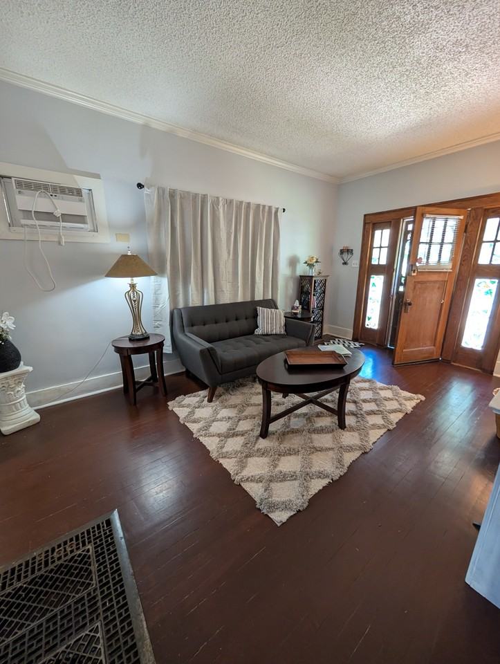 1206 Sw Plass Ave #1 - Photo 2 of 19