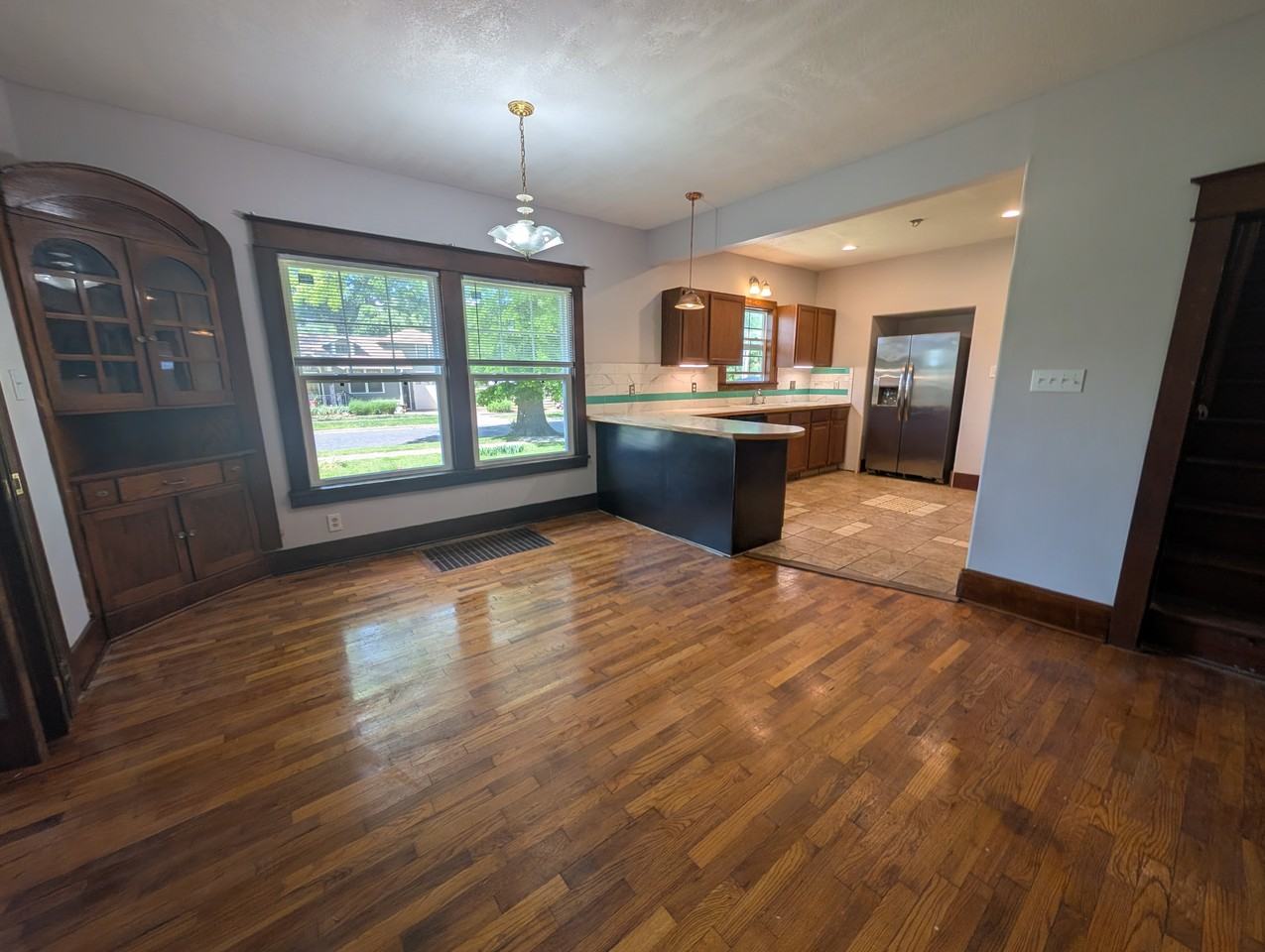 300 Sw Broadmoor Ave #1 - Photo 3 of 22