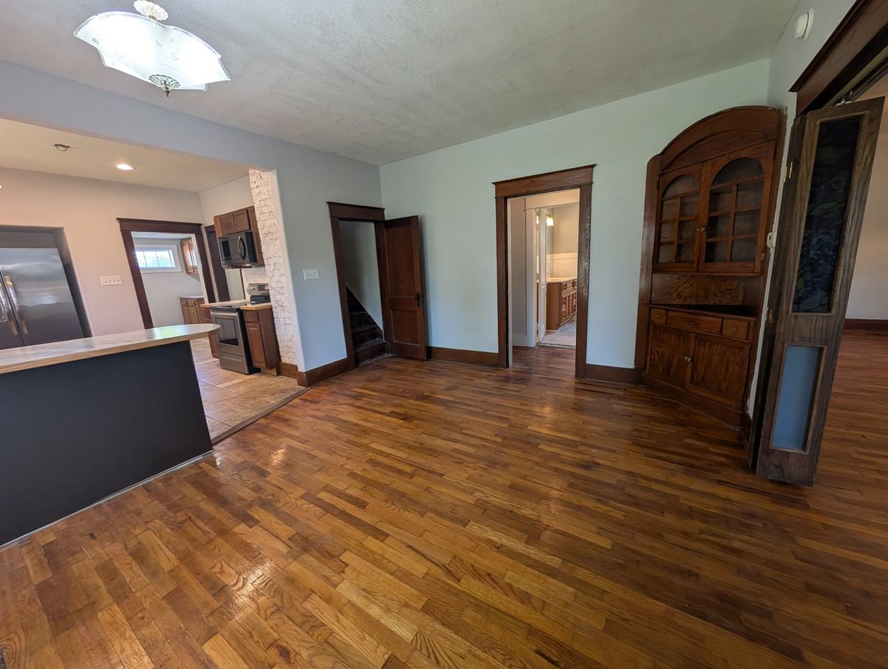 300 Sw Broadmoor Ave #1 - Photo 4 of 22