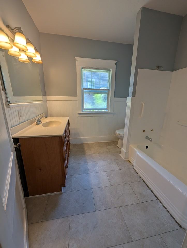 300 Sw Broadmoor Ave #1 - Photo 6 of 22