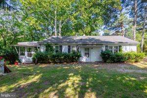 featured image of 1100 Woodlawn Ave