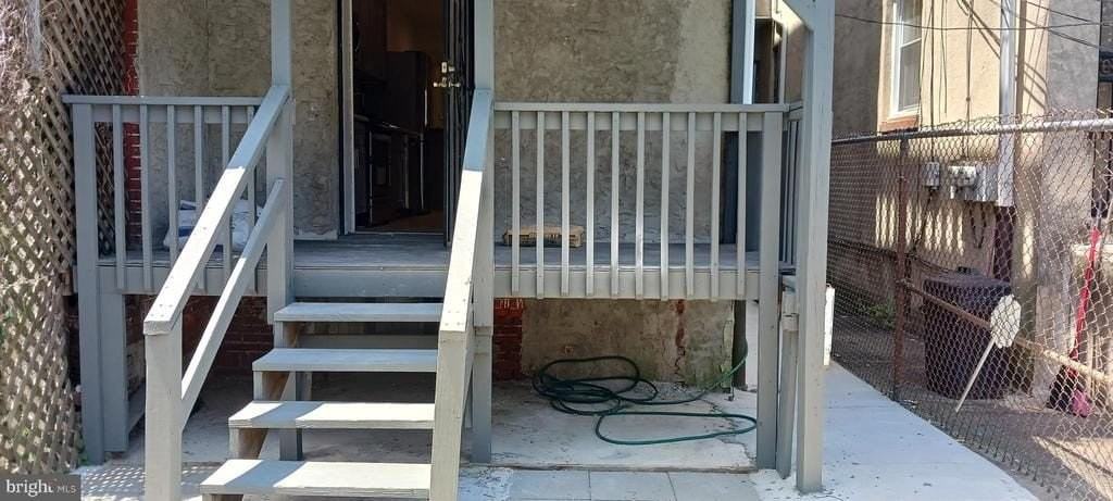 607 N 33rd St - Photo 5 of 25