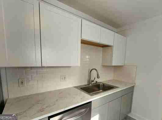 2577 Eastwood Dr - Photo 5 of 19