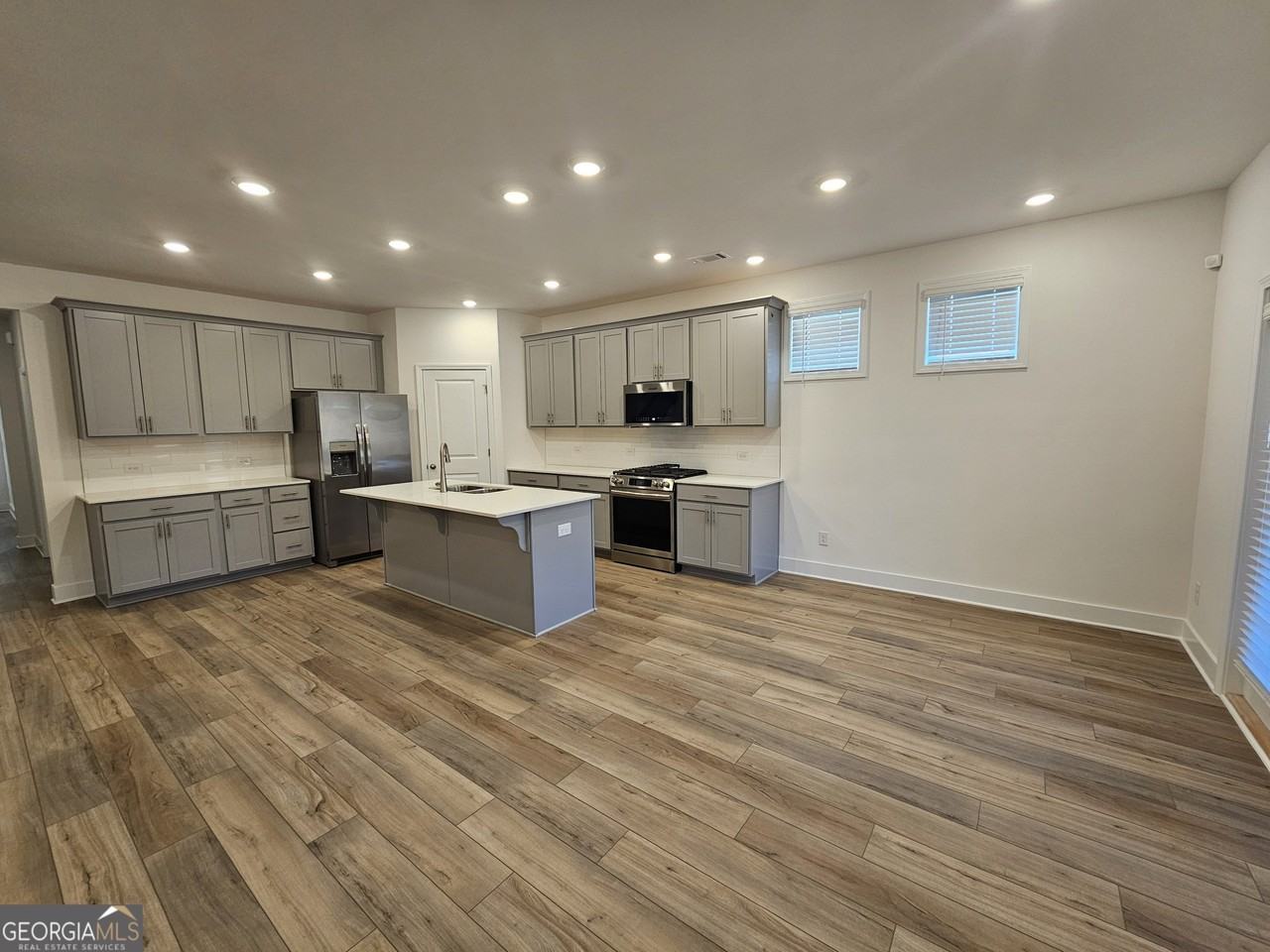 23 Airmont Dr - Photo 3 of 28