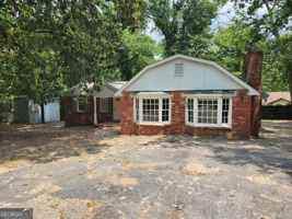 featured image of 4120 Fairview Dr