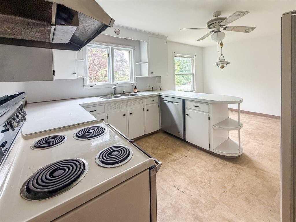 222 Harding Ave - Photo 4 of 15