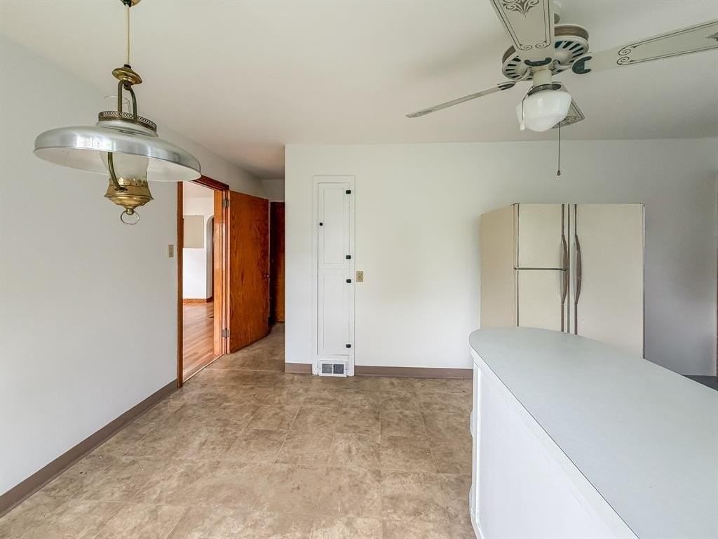222 Harding Ave - Photo 7 of 15